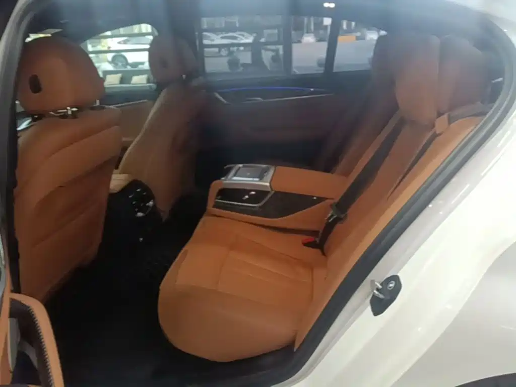 BMW 5 Series — миниатюра 17