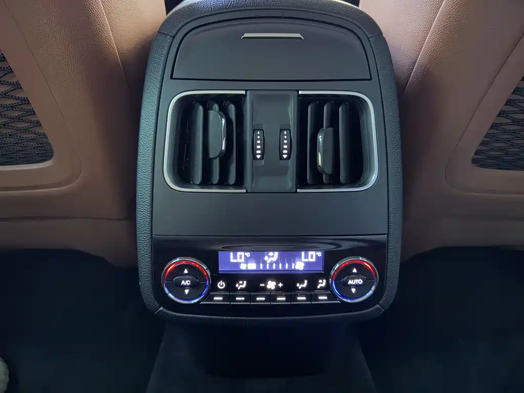 Maserati Levante - фото 14