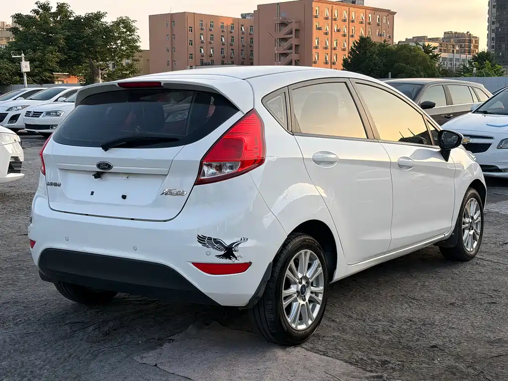 Ford Fiesta 2013 1.5L AT Fashion