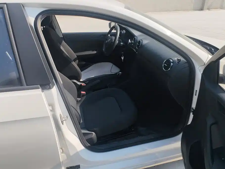 Volkswagen Jetta — миниатюра 8