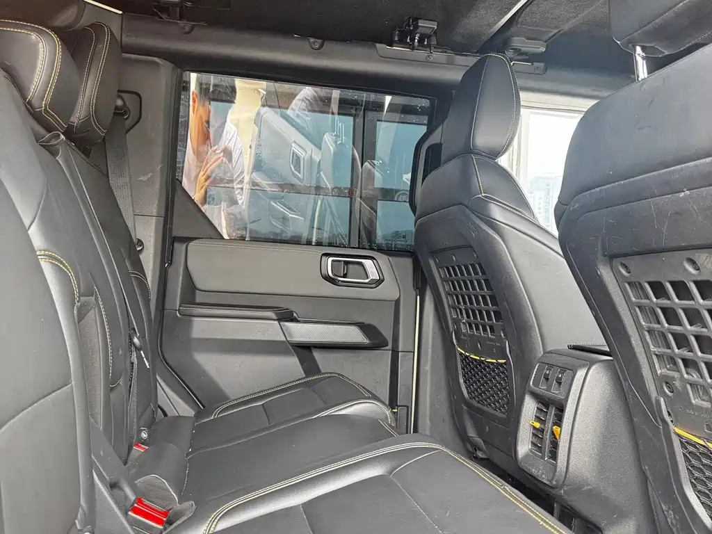 Ford Bronco — миниатюра 6