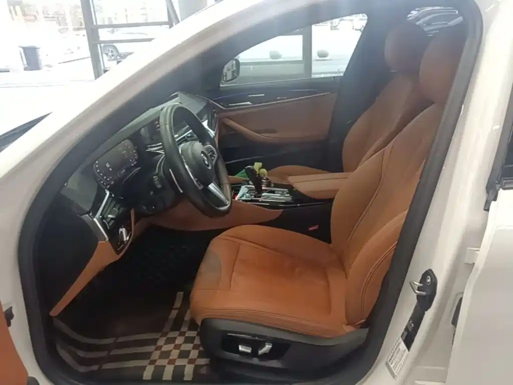 BMW 5 Series — миниатюра 15