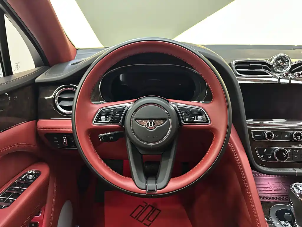 Bentley Bentayga 4.0T V8, фото 17