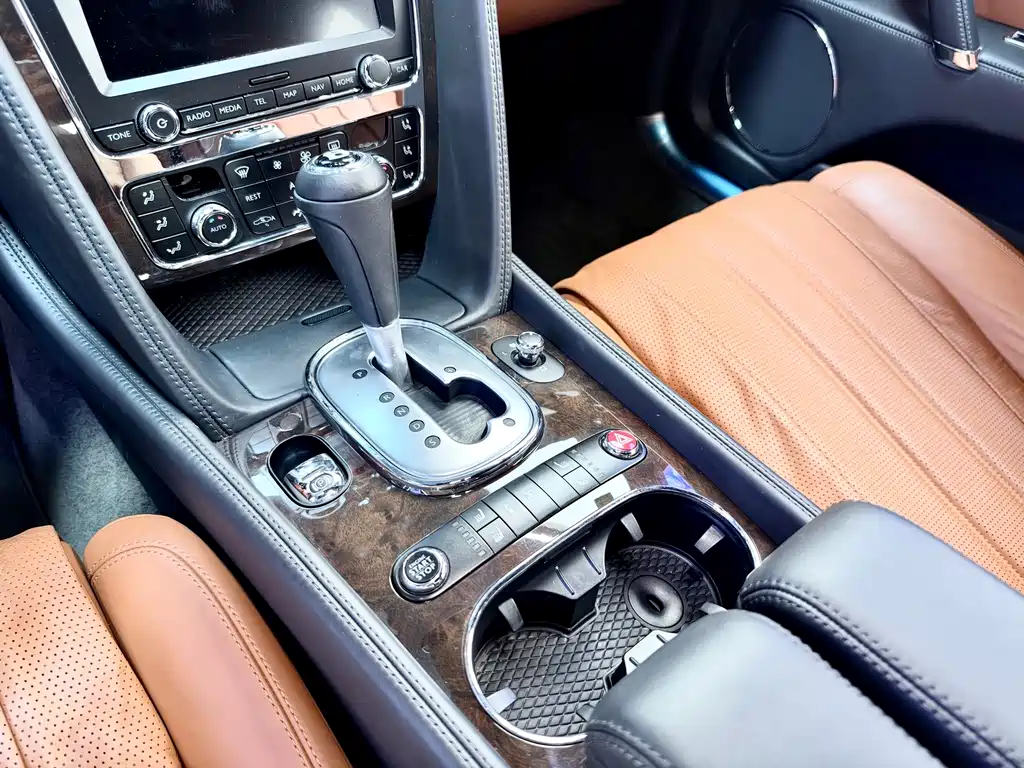 Bentley Flying Spur — миниатюра 19