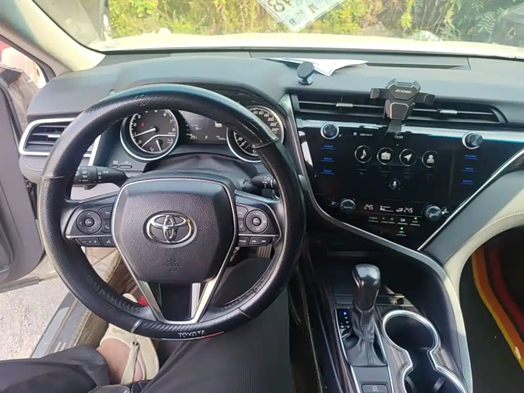 Toyota Camry — миниатюра 11