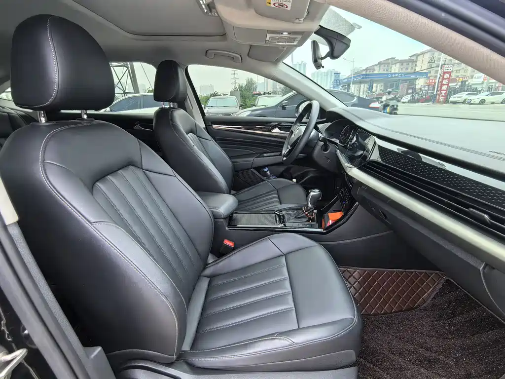 Volkswagen Passat PHEV — миниатюра 15