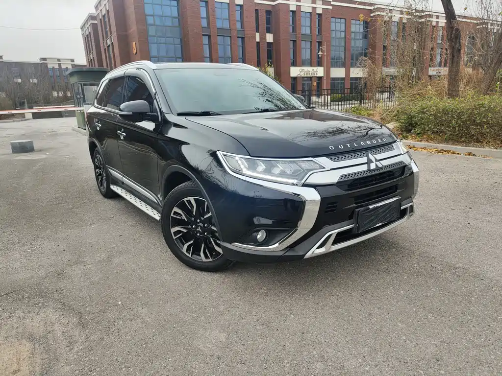 MITSUBISHI OUTLANDER