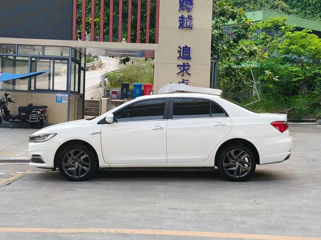 BYD Qin Pro NEV — миниатюра 6