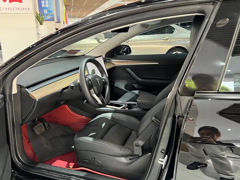Tesla Model 3 — миниатюра 7