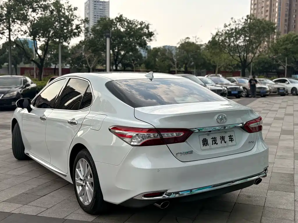 Toyota Camry — миниатюра 8