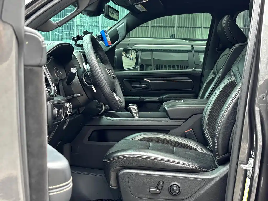 Ram Trucks 2022 6.2T AT
