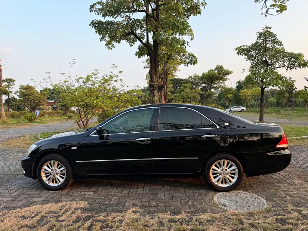 Toyota Crown — миниатюра 7
