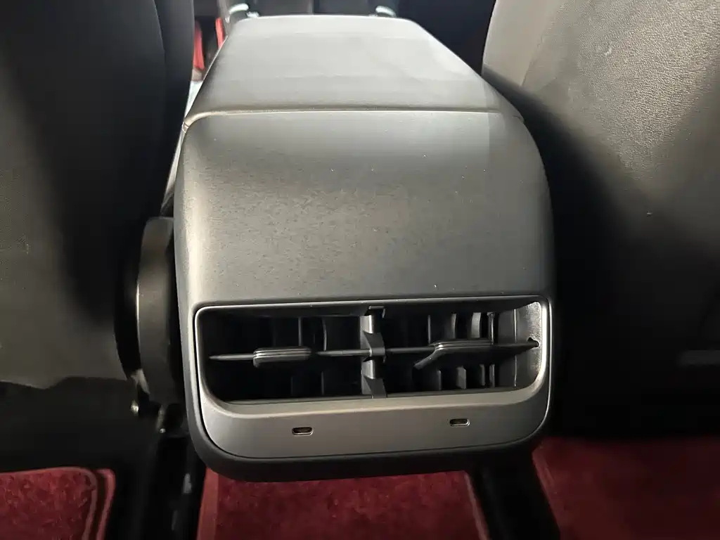 Tesla Model 3 — миниатюра 10