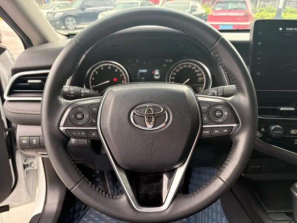 Toyota Camry — миниатюра 10