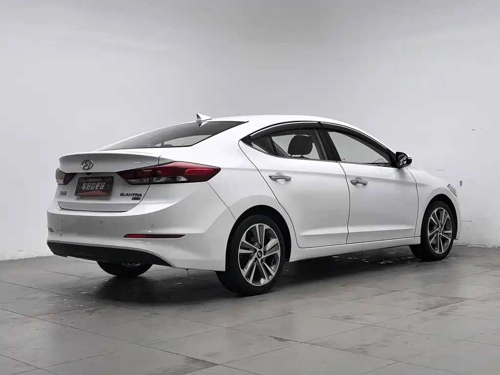 Hyundai Elantra — миниатюра 2