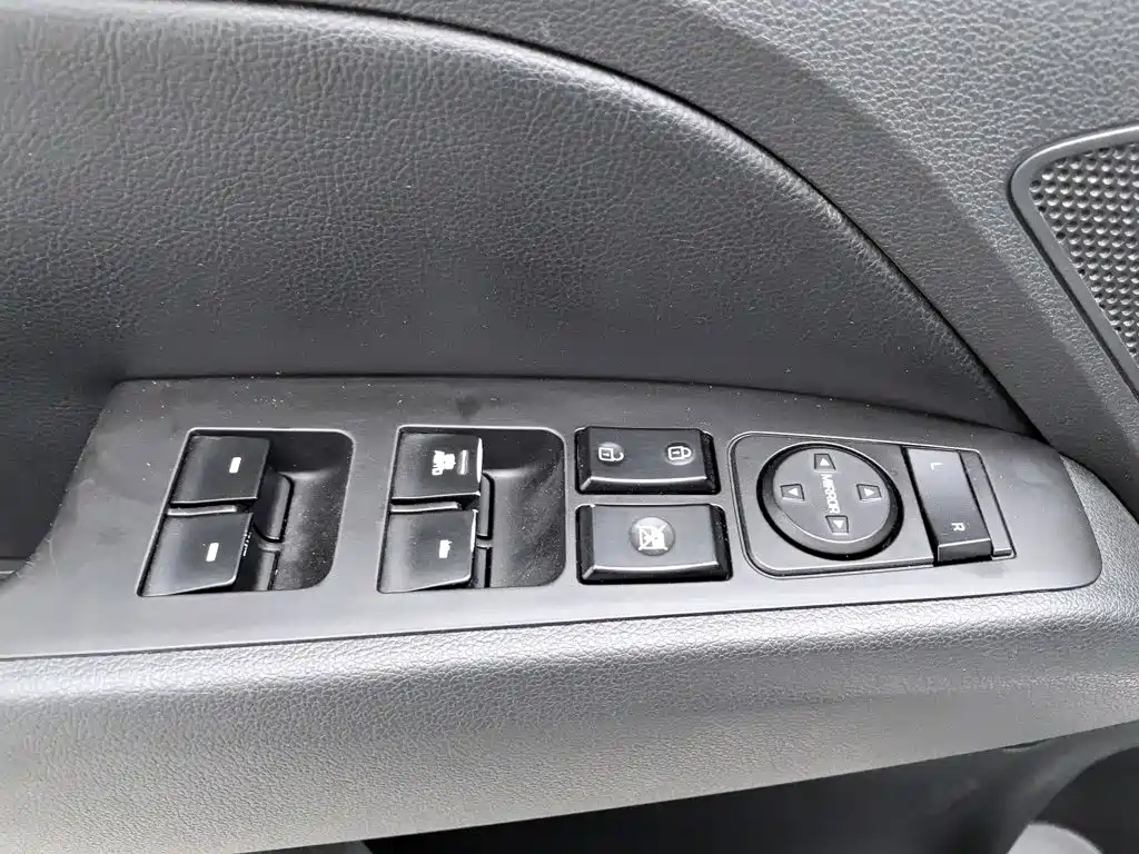 Hyundai Elantra — миниатюра 9