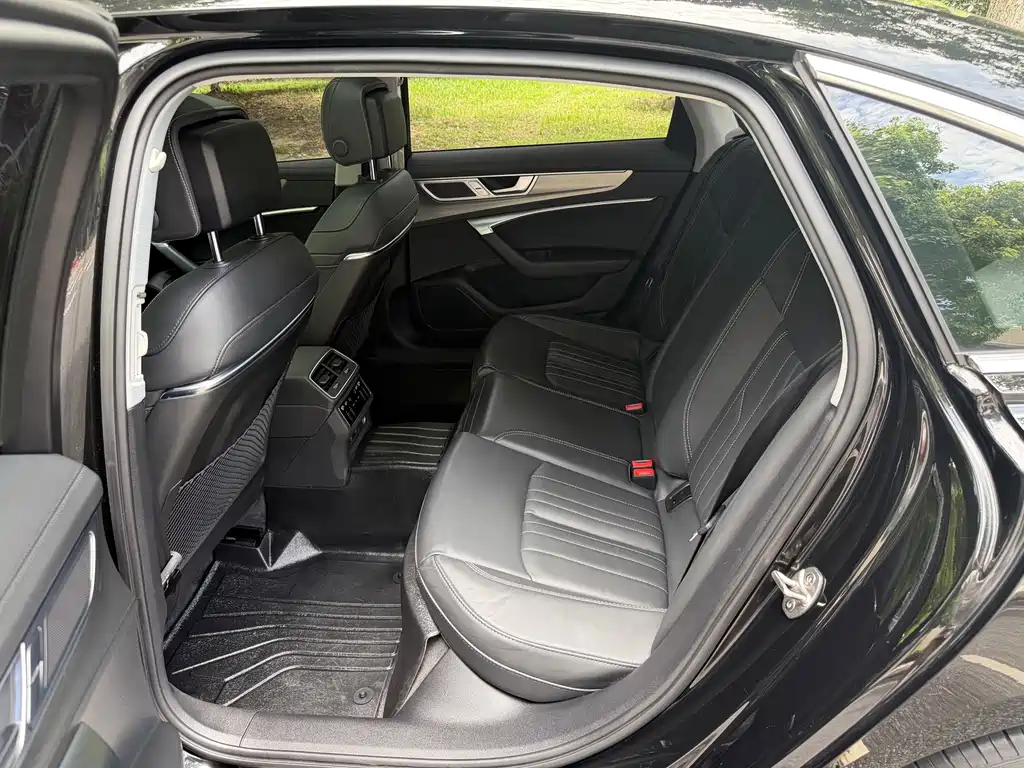 Audi A6L — миниатюра 10