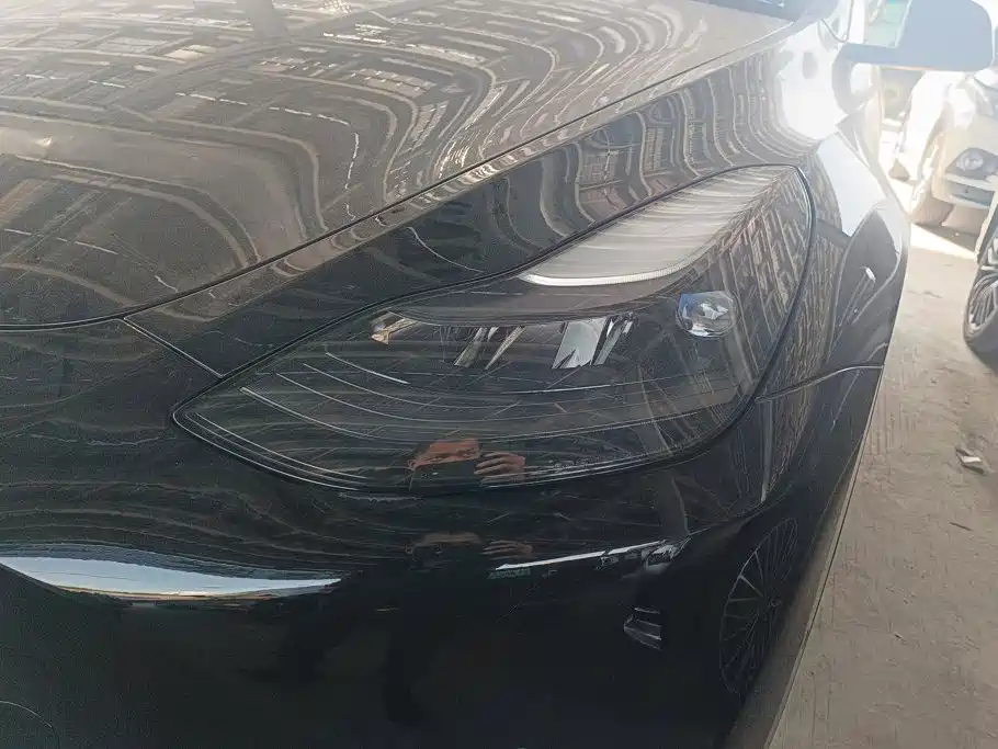Tesla Model Y — миниатюра 5