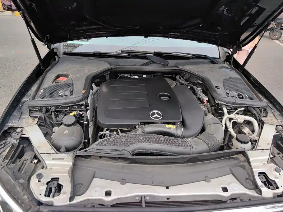 Mercedes-Benz E-Class — миниатюра 10