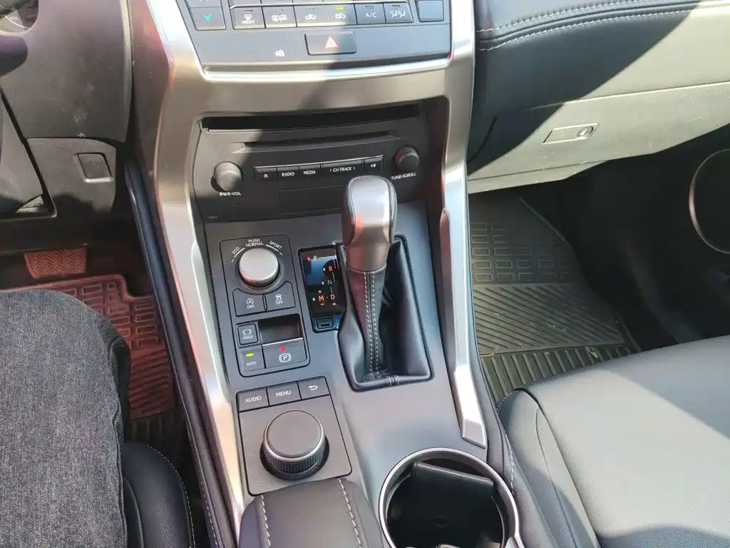 Lexus NX — миниатюра 10