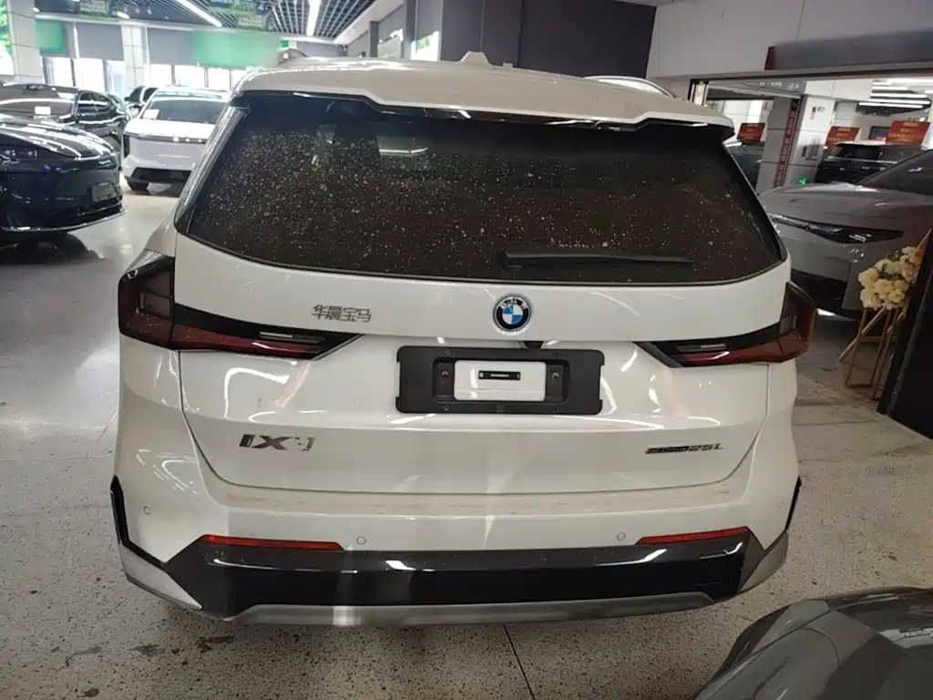 BMW iX1 2025 eDrive25L X