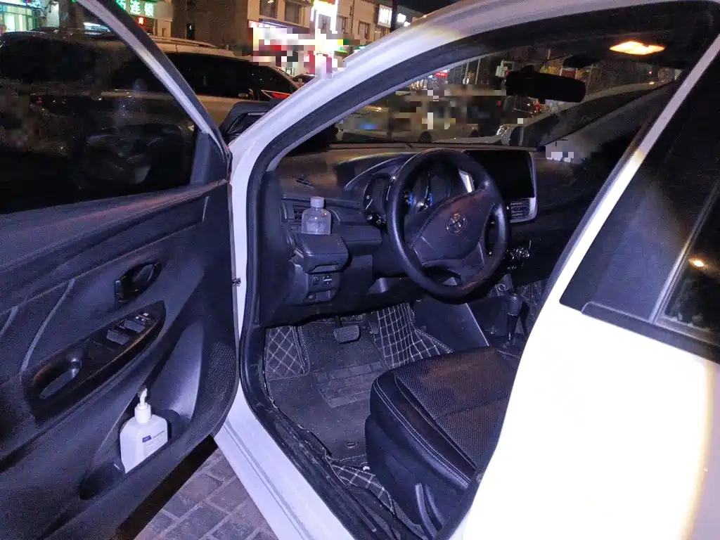 Toyota Yaris L — миниатюра 17