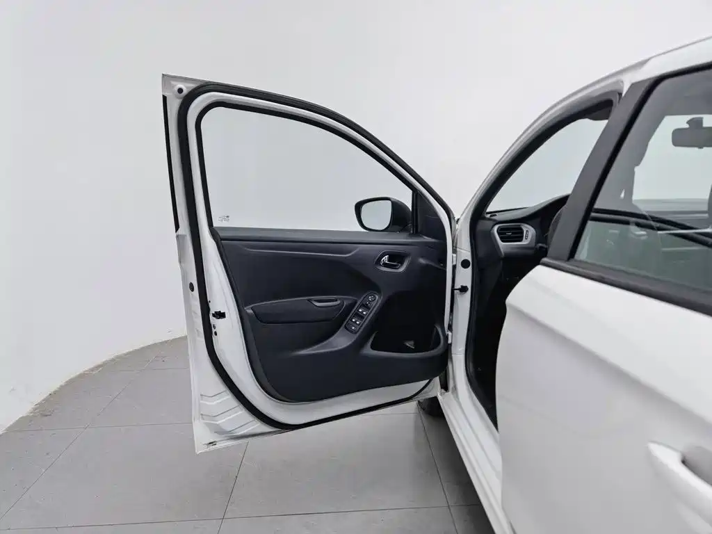 Citroen Elysee — миниатюра 8