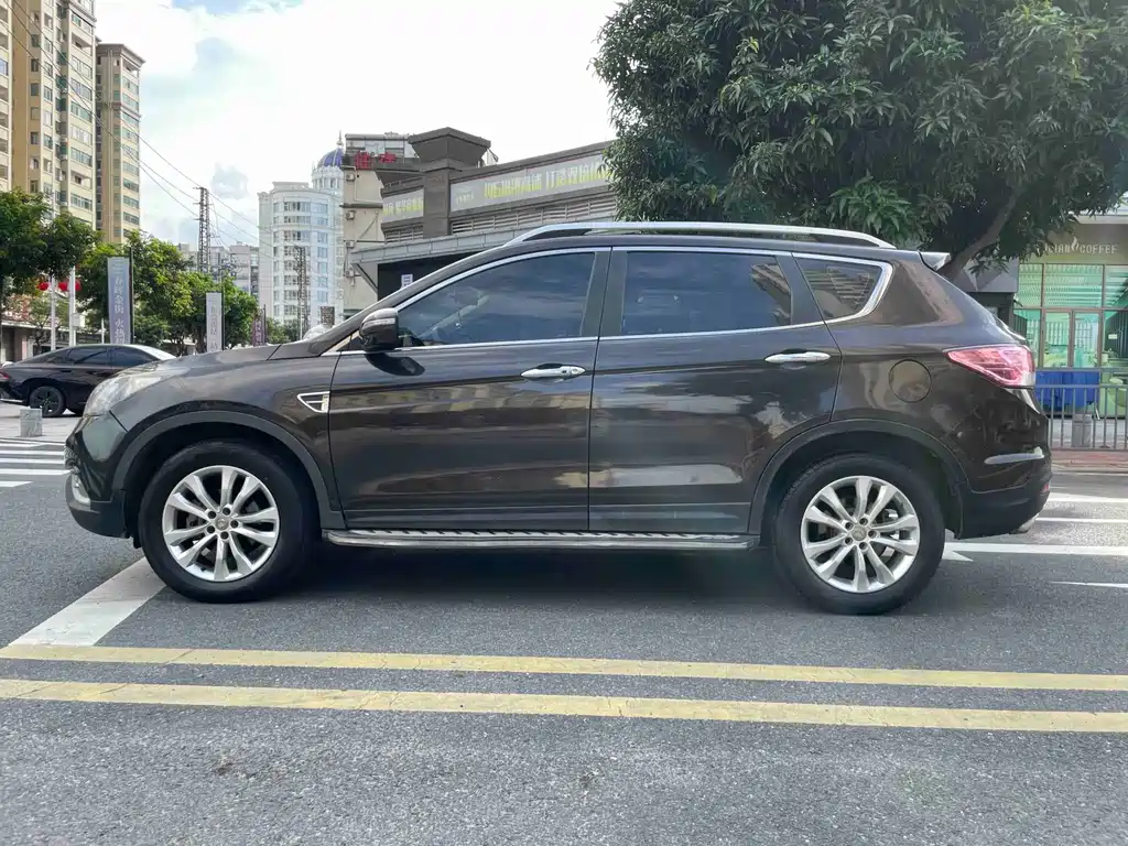 Dongfeng AX7 2015 2.0L AT