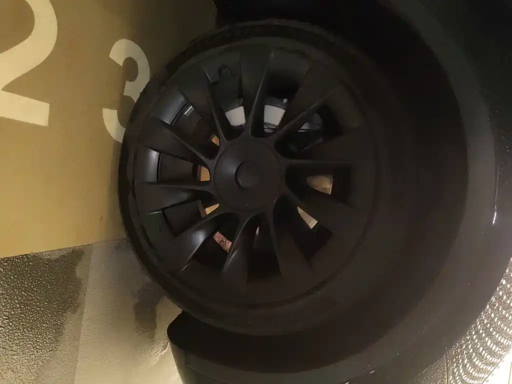 Tesla Model Y — миниатюра 9