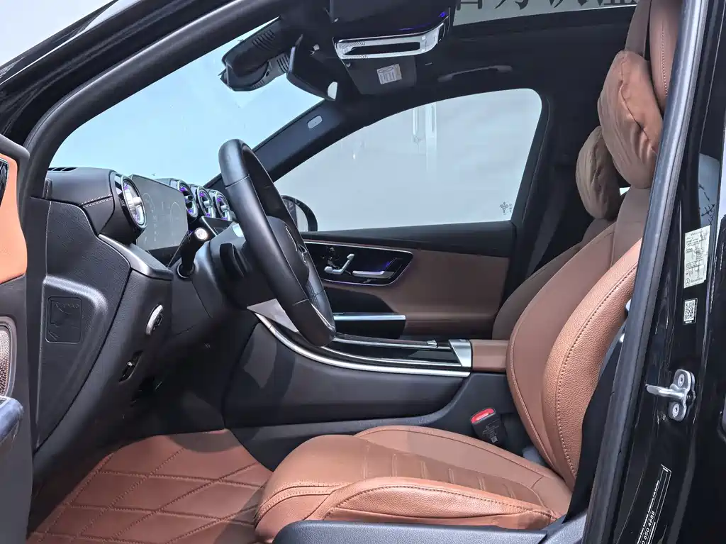 Mercedes-Benz GLC 2023 GLC 260 L 4MATIC 5 мест