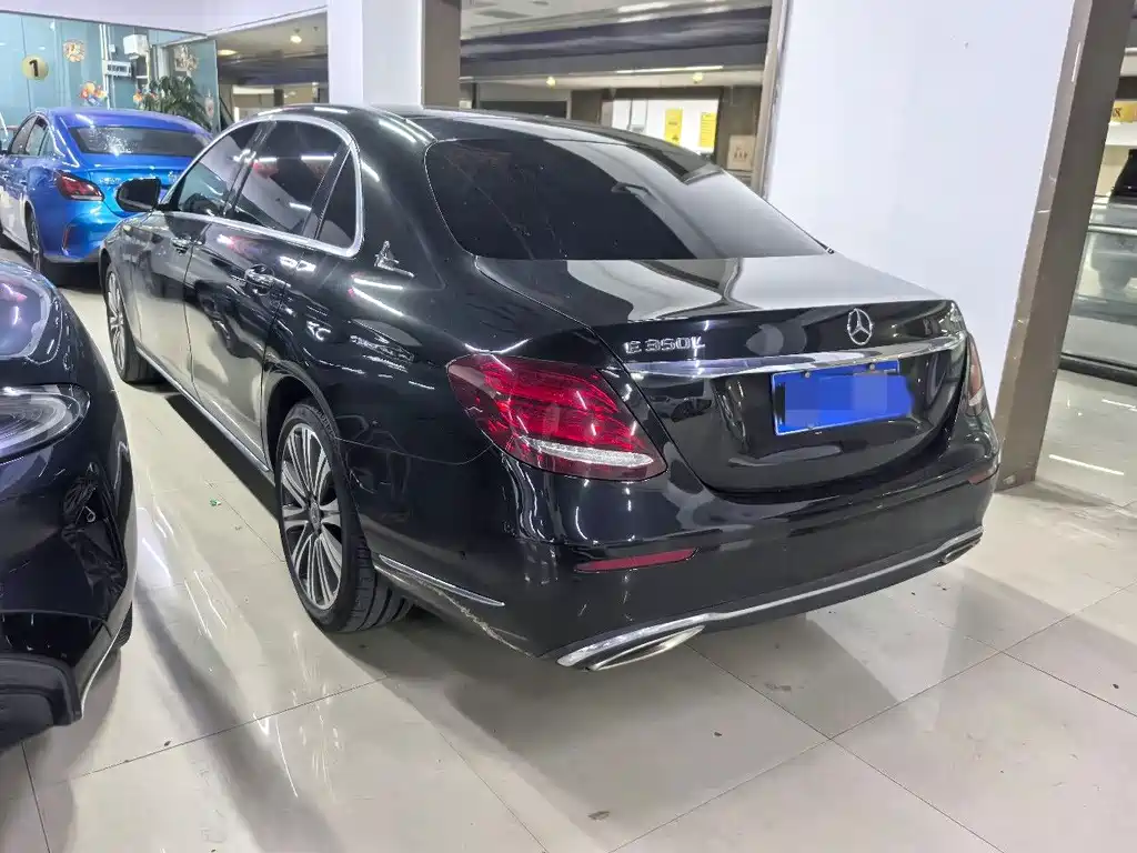 Mercedes-Benz E-Class — миниатюра 10