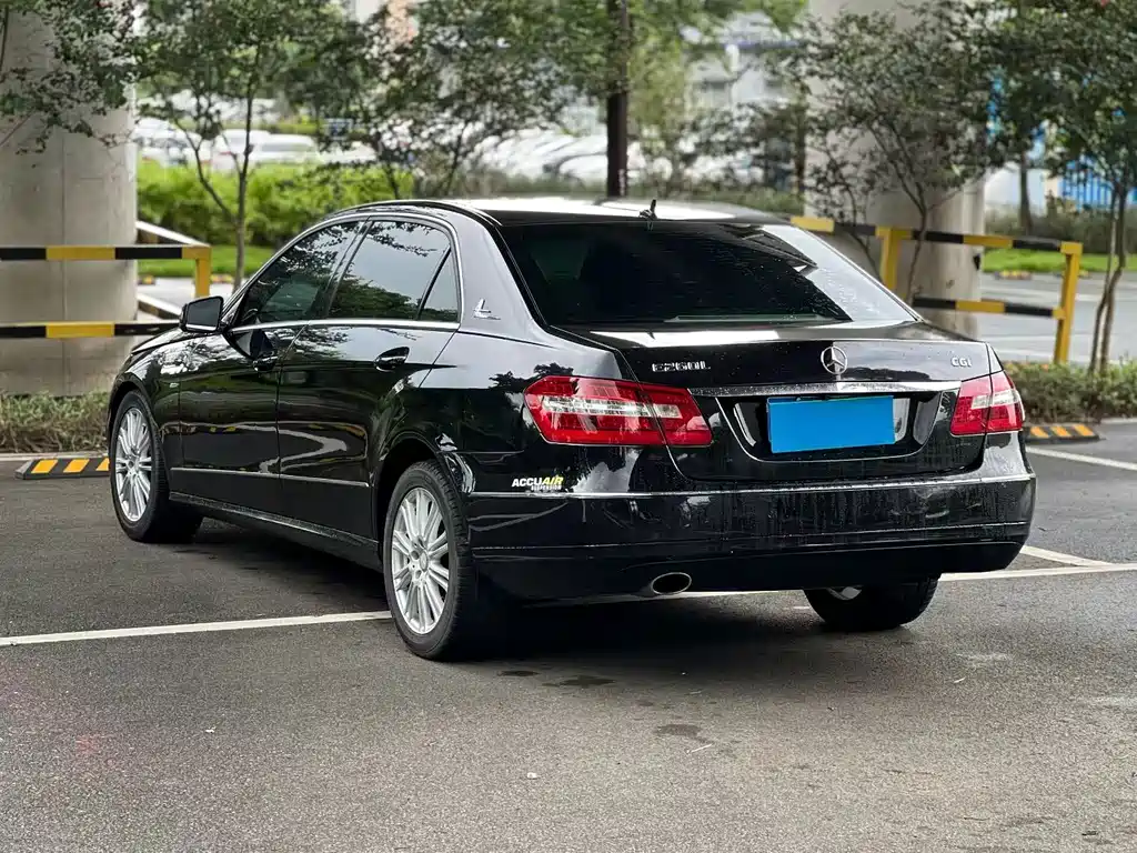 Mercedes-Benz E-Class — миниатюра 7