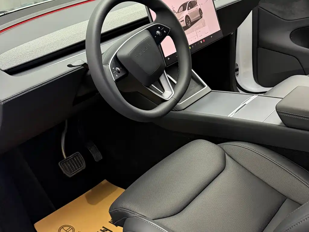 Tesla Model Y L