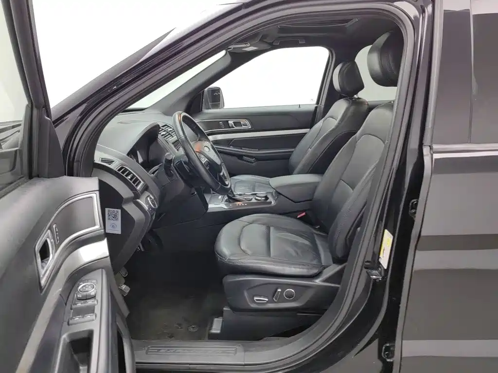Ford Explorer (Import) — миниатюра 10