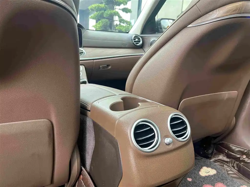 Mercedes-Benz E-Class — миниатюра 4
