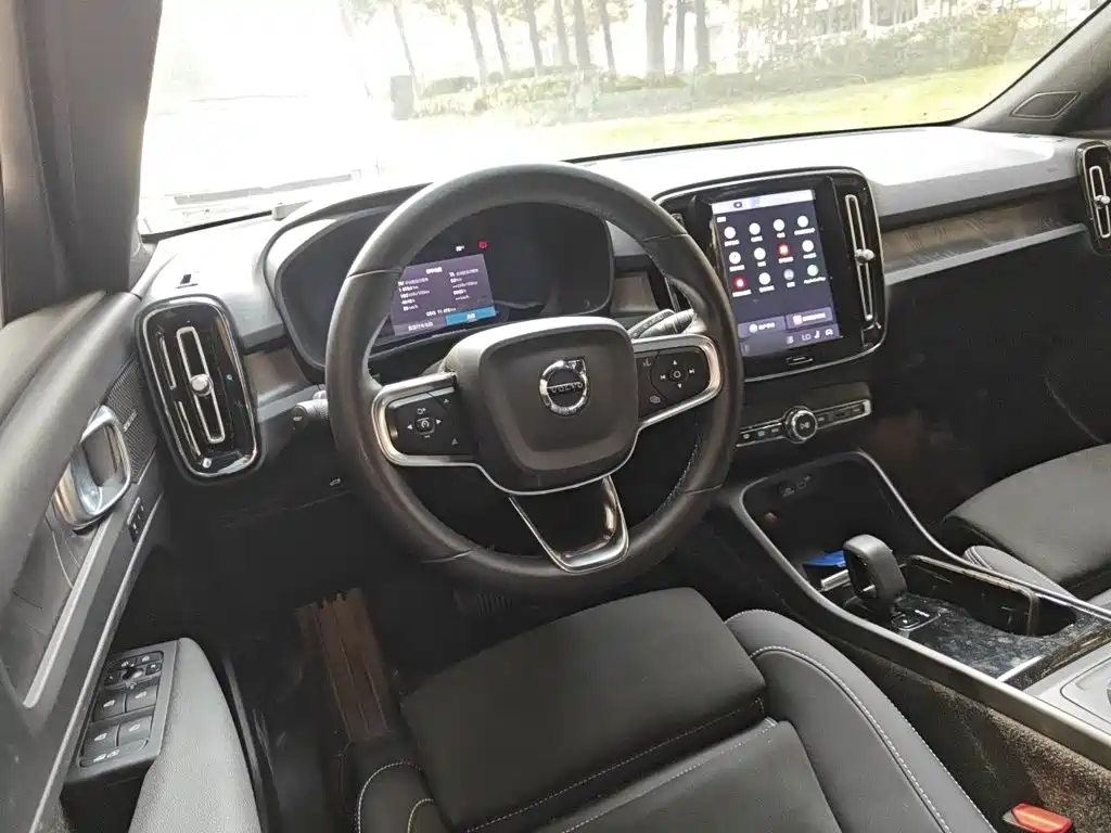 Volvo XC40 NEV — миниатюра 11