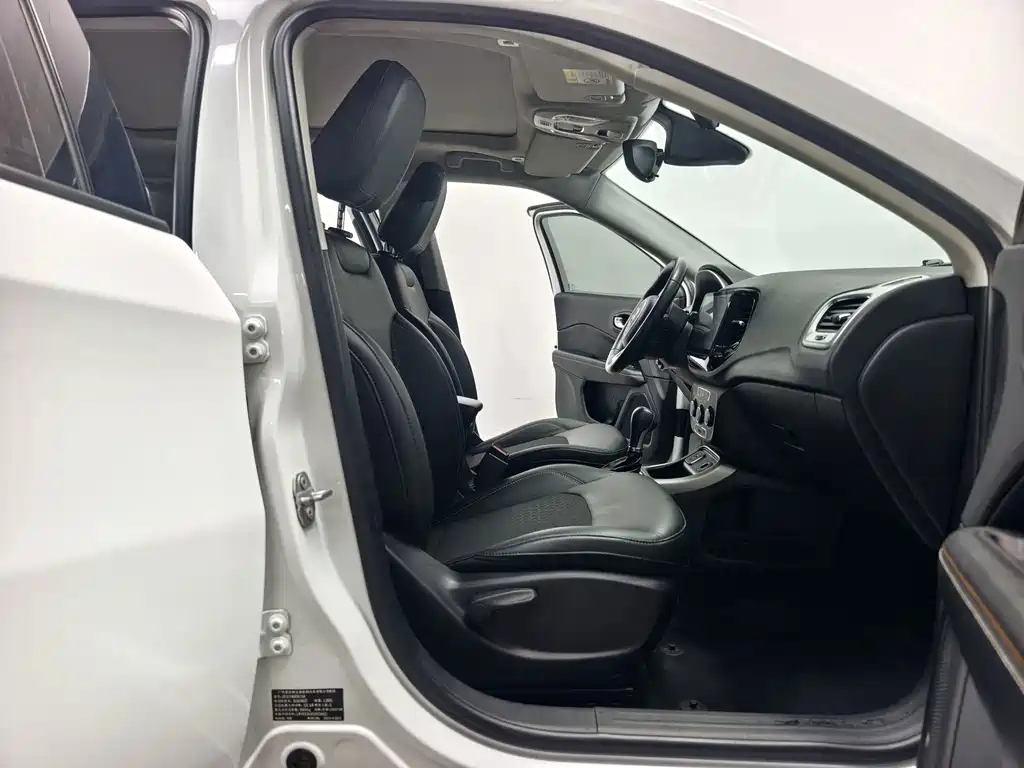 Jeep Compass — миниатюра 13