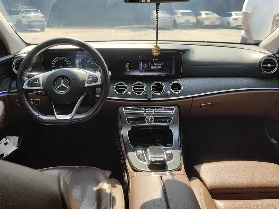 Mercedes-Benz E-Class — миниатюра 12