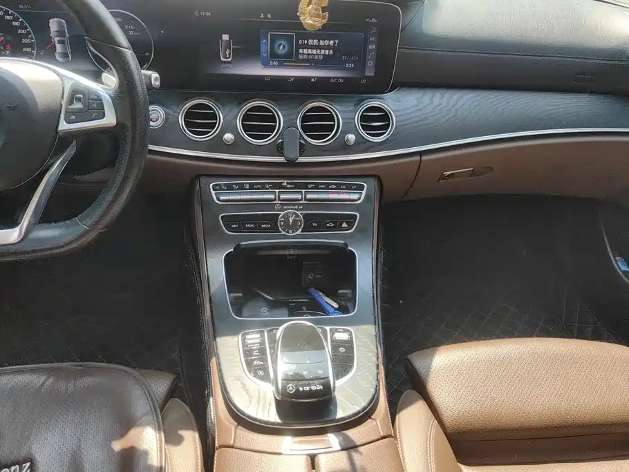 Mercedes-Benz E-Class — миниатюра 16