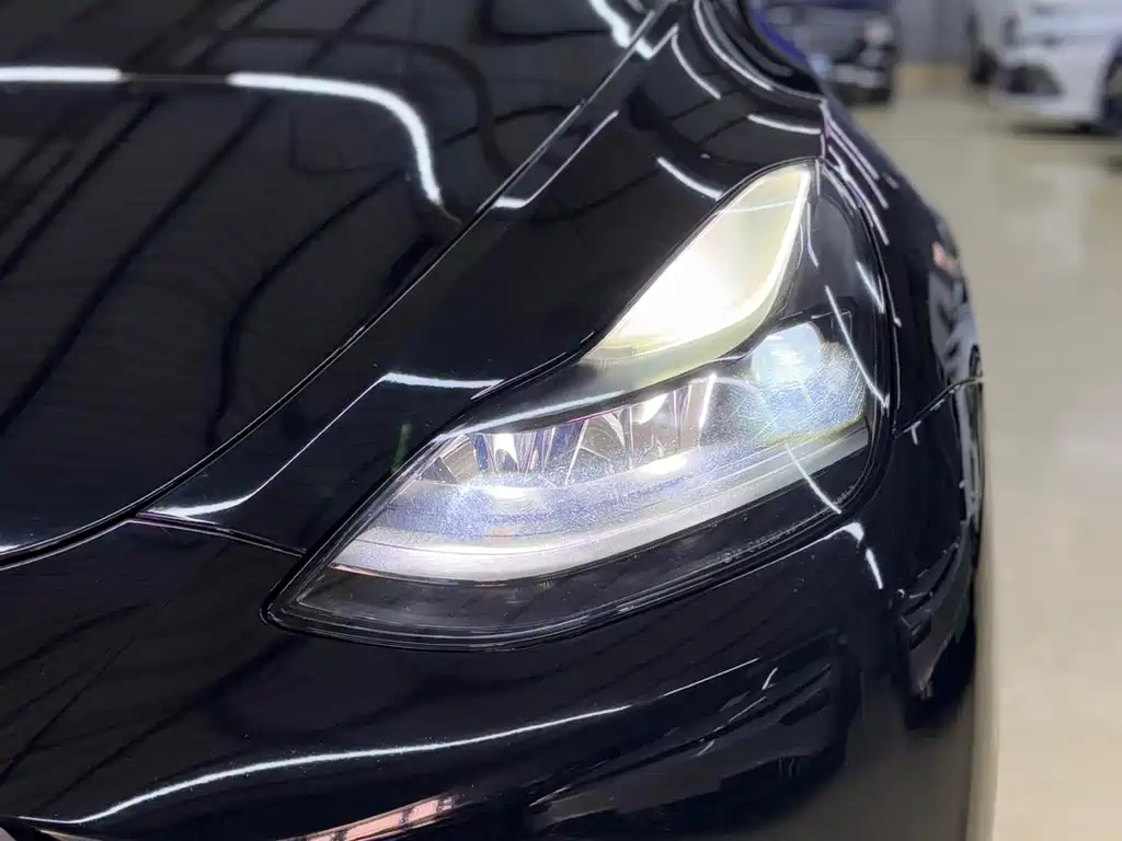 Tesla Model Y — миниатюра 21