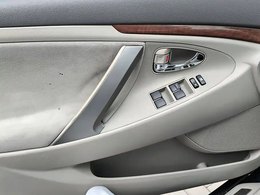 Toyota Camry — миниатюра 7
