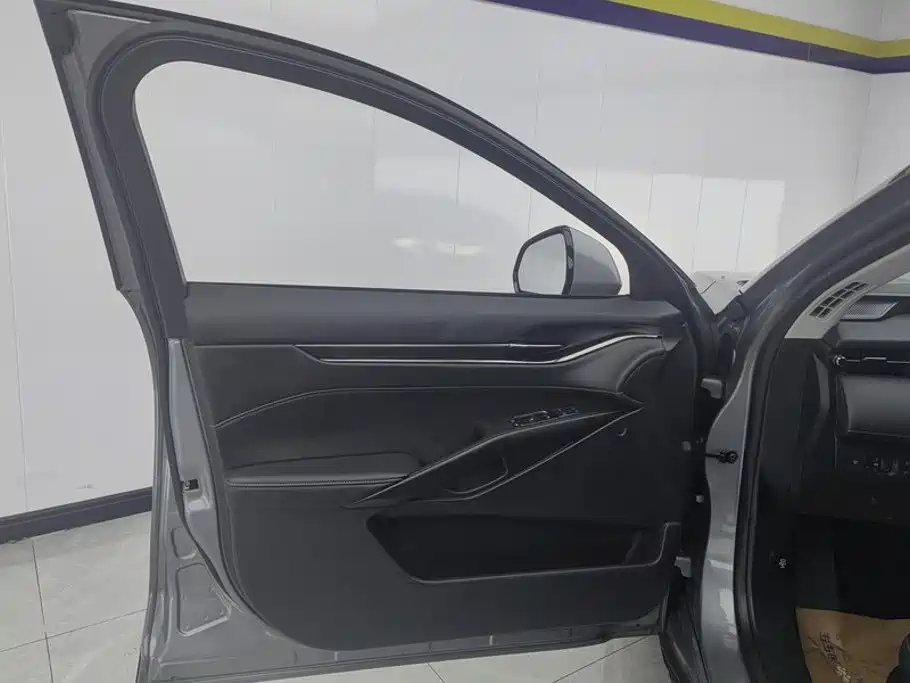 Ford Mondeo — миниатюра 6