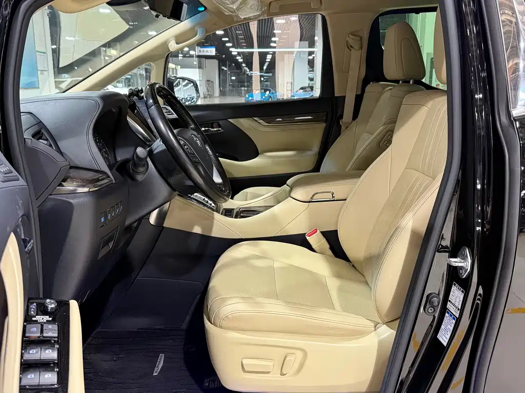 Toyota Alphard — миниатюра 4