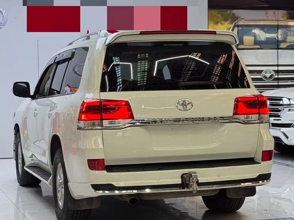 Toyota Land Cruiser 2012 4.6L AT VX