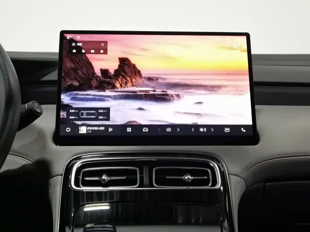 Geely Boyue L — миниатюра 12