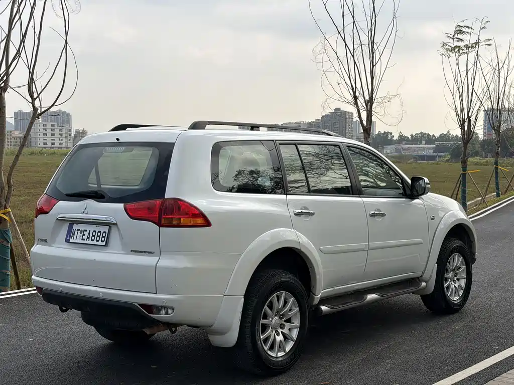 Mitsubishi Pajero Sport — миниатюра 8