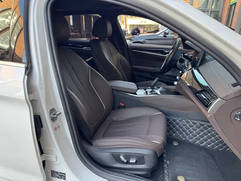 BMW 5 Series — миниатюра 21