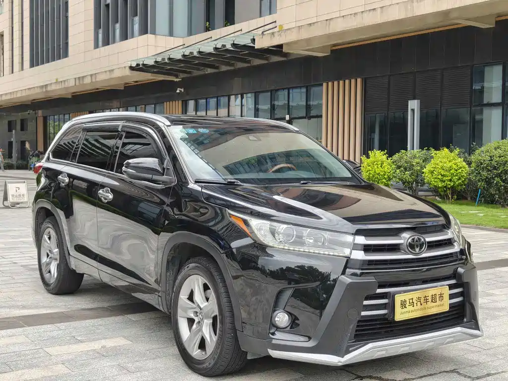 TOYOTA HIGHLANDER