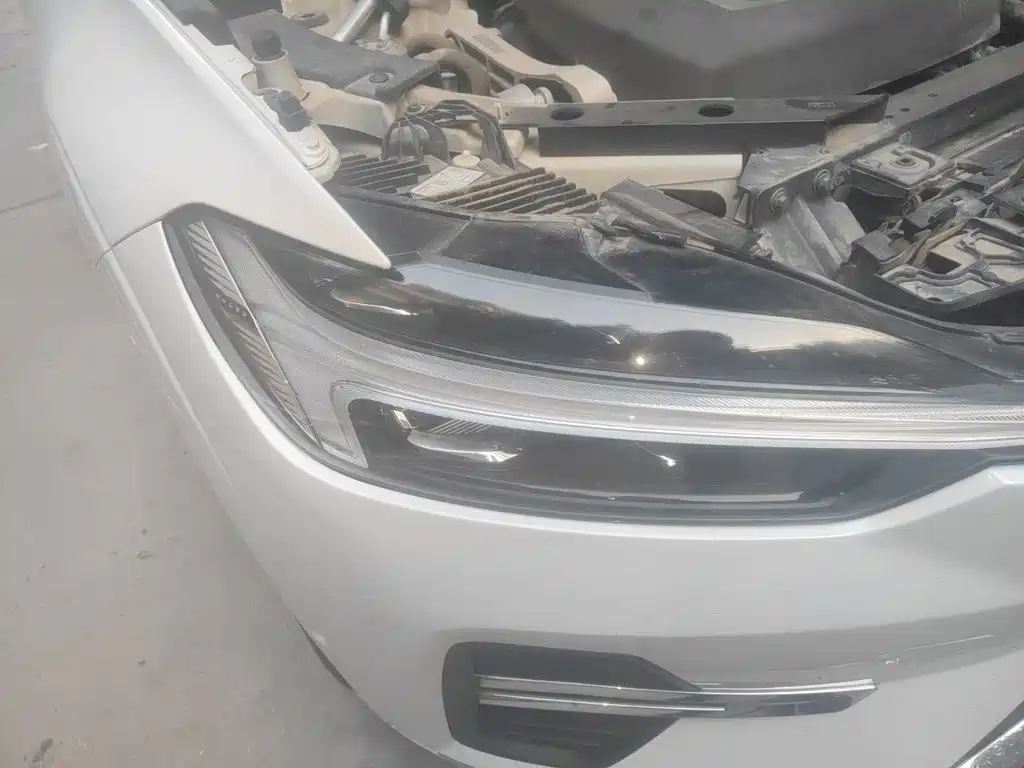 Volvo XC60 PHEV — миниатюра 7