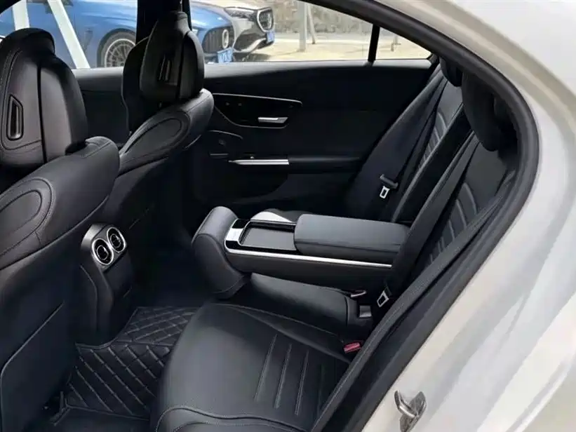 Mercedes-Benz C-Class — миниатюра 4